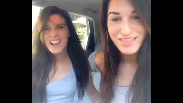 thumb twins twerk