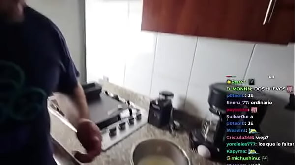 El cristianghost culea con la Cyntia mientras hacen un Queque