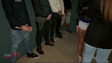 Husband takes wife to have sex with 4 guys inside a BR gas station - Two cuckolds take their wives to have sex with several guys at a BR gas station while everyone watches RED1
