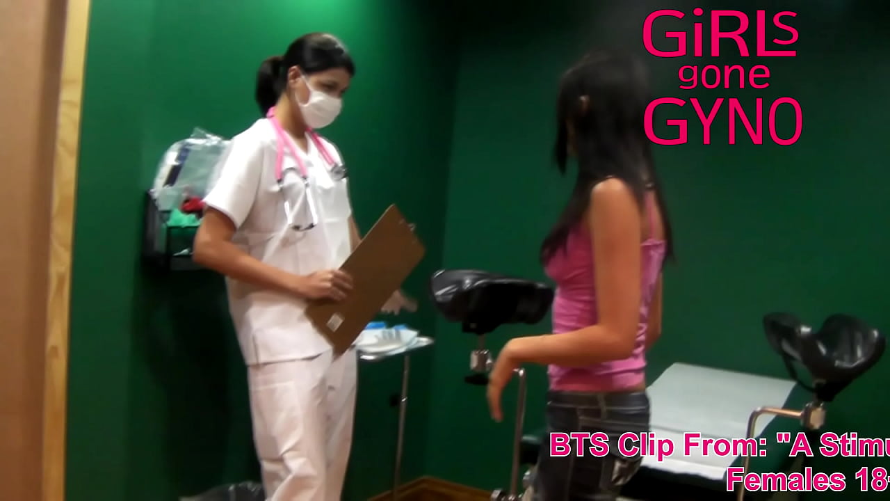 Desnudo detrás de escena de Alexis Grace Un examen estimulante, la cámara de escena fallida muere, mire la película en GirlsGoneGyno Reup
                     teen pussy girl doctor reality clinic bloopers gyno bts caucasian natural tits obgyn alexis grace behind the scenes perfect tits medical fetish medfet doctor tampa girlsgonegyno muchos negros