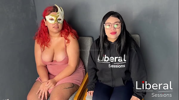 Las tetas de esta jovencita rebotan mientras se la follan