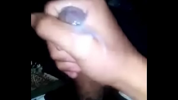 Masturbándome hasta correrme muy rico