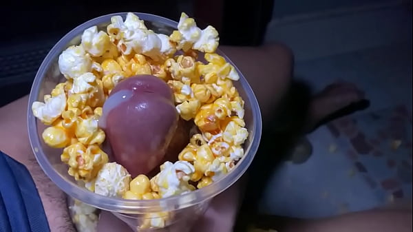 Download Video - Jerk off with popcorn&period; ชักว่าวกับข้าวโพดคั่วครับ