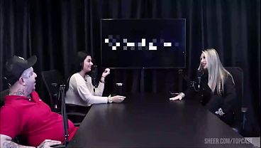 Voce nao vai acreditar o que aconteceu ao vivo nesse podcast. Duas casadas deliciosas, se pegam ao vivo e corno manso &eacute; humilhado para milhoes de pessoas.