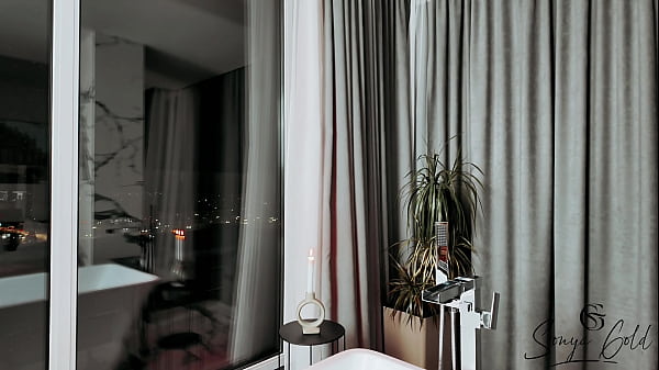 Hot blonde Sonya Gold with her pussy in a warm bath!