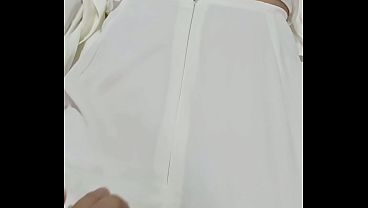 Download Video - A beautiful lady in traditional Vietnamese attire in a foreign land- Nữ sinh &Aacute;o D&agrave;i