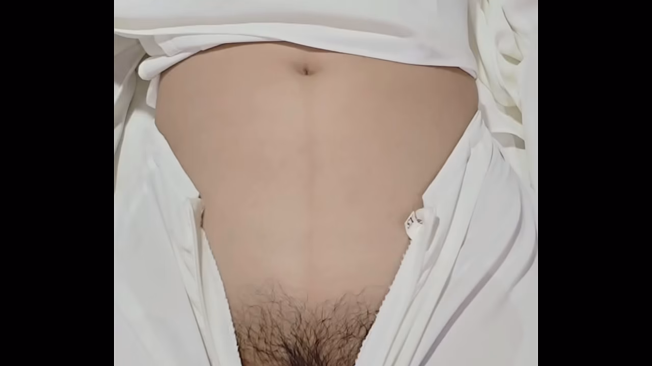 A beautiful lady in traditional Vietnamese attire in a foreign land- Nữ sinh &Aacute_o D&agrave_i