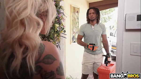 Download Video - BANGBROS - Kali Roses Uses Her Curvy Body To Pay The Repairman Jay Bangher After He Finishes His Work