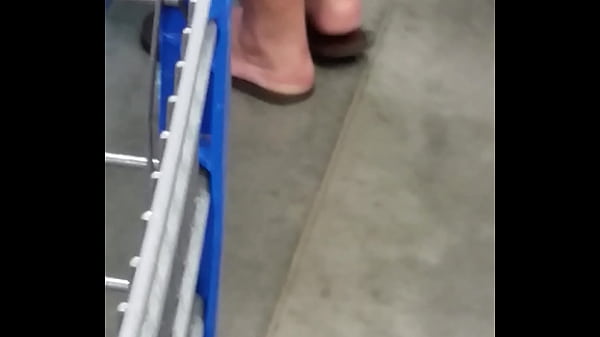 Candid milf feet