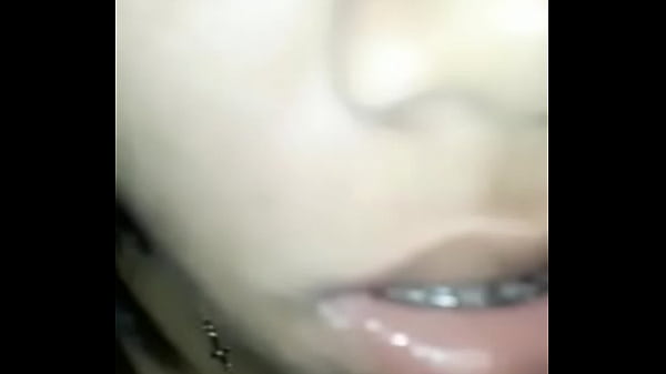 Novinha aguentou a m&atilde;o na Buceta