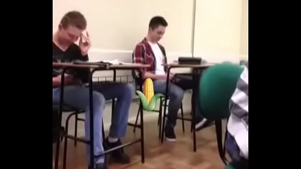 thumb carrying corn