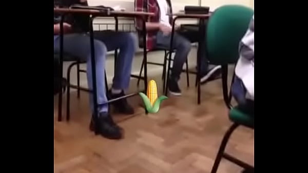 thumb carrying corn