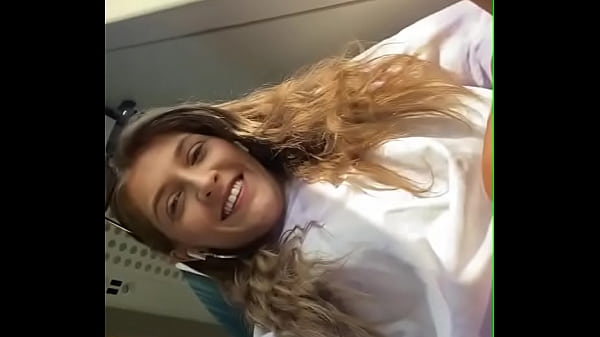 Fille Très Audacieuse Se Masturbant Dans Le Train Et Enregistrant, Ne Manquez Pas