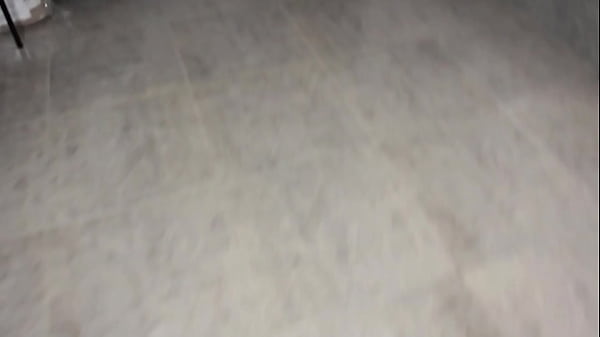 N&atilde;o tinha dinheiro e acabou pagando com buceta o trabalho do rapaz. Esse sortudo se deu bem demais nesse servi&ccedil;o.