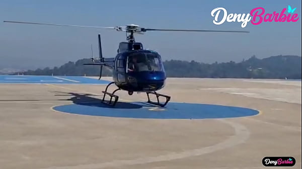 A milf ganhou um passeio de helicóptero mas teve que mamar o piloto! Valeu a na?