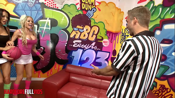 The referee gives Cindy Behr a timeout to fuck while she eats Charlie Monaco.