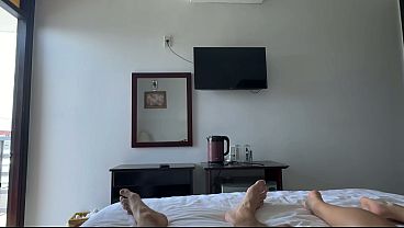 彼女は助けを必要としています。あなたならこの状況でどうしますか?