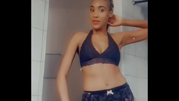 MY TALL QUEEN EBONY 38 sec