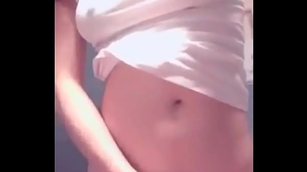 Ngoc Nhi masturbating