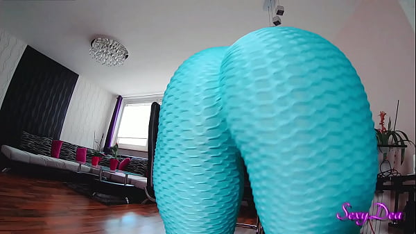 PERFECT BIG ASS CAMGIRL PLAYING WITH DILDO