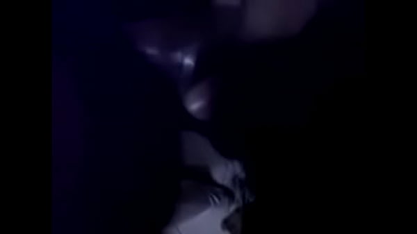 Empujandole frutas al culo pasivo