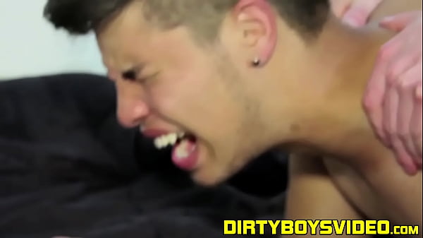 Amateur twinks swap blowjobs before doggystyle ...