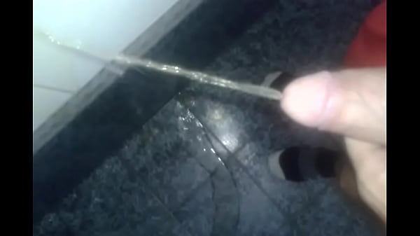 pissing on the floor 4 u