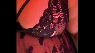 Asi me recibe mi puta  cuando quiere verga