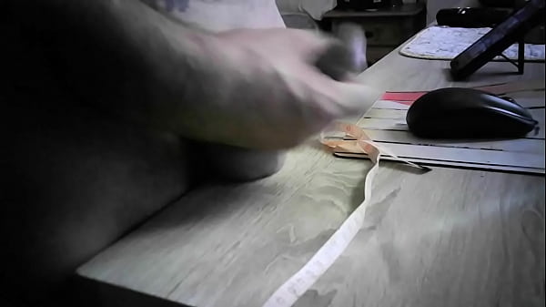 Midiendo mi polla morcillona.