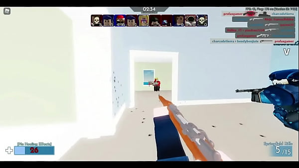 joven mano ido mueve a mujersuela azul