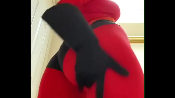 Mujer incre&iacute;ble sexy muestra el culote