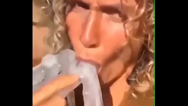 maru botana chupando