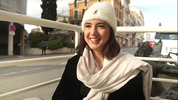 Download Video - Lena en veut plus avec deux bite