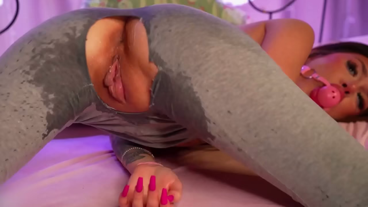 Shaking orgasm, deep penetration and a squirt on the face