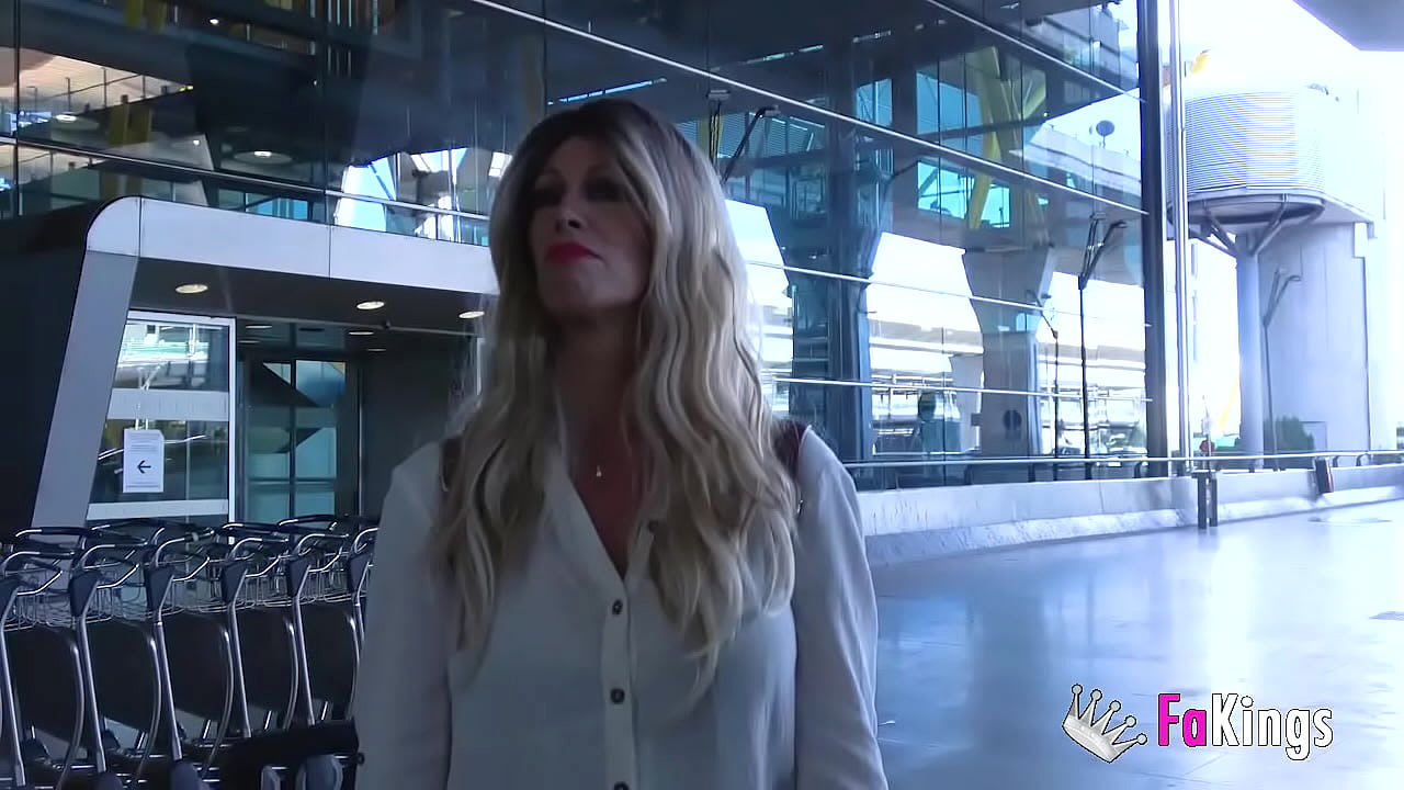 Del aeropuerto a su debut en el porno!! La mamá española Jenna Arson se desata para nosotros :-D
                    european blonde milf blowjob brunette doggystyle amateur curvy cowgirl deep throat rough sex older new missionary cougar big cock spain big butt hard and fast fucking muchos negros