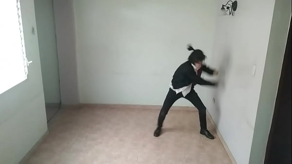 Venezolano madurito Movi&eacute;ndose al ritmo de los Idol sabrozos