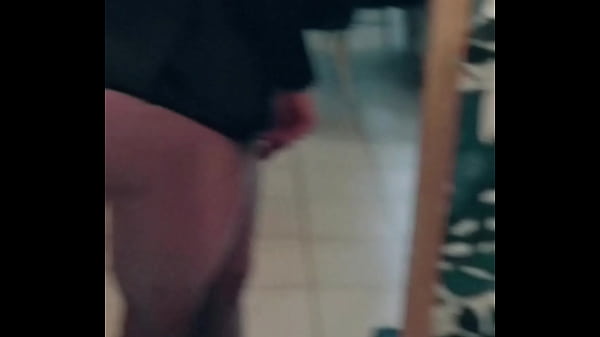 Jvais pas tarder à enlever tout ça, viens jeter...