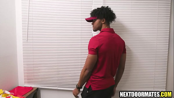 Download Video - Cute jock fucked without condom by black coach &vert; Cameron Neuton & Tony Genius