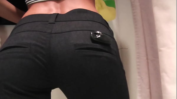 DANGEROUS Blowjob in the locker room - SHE KNOW...