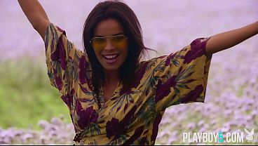 Curvy European MILF reveals everything in an outdoor striptease