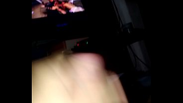 Branquinhodosul playing while watching porn