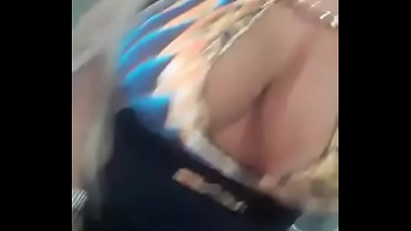 Download Video - Juju Neris rebolando na live e pagando peitinho