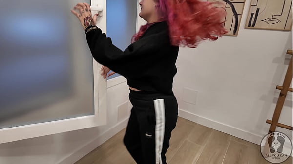 4K I CAUGHT A GIRL BURGLAR TRY TO ESCAPE FIGHTING WITH KICKS