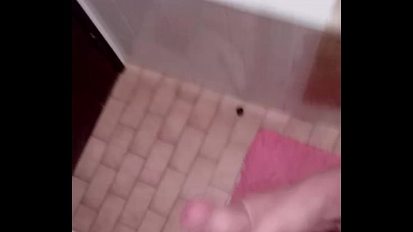 Download Video - Rapaz portugues batendo na sua punheta de 20cm