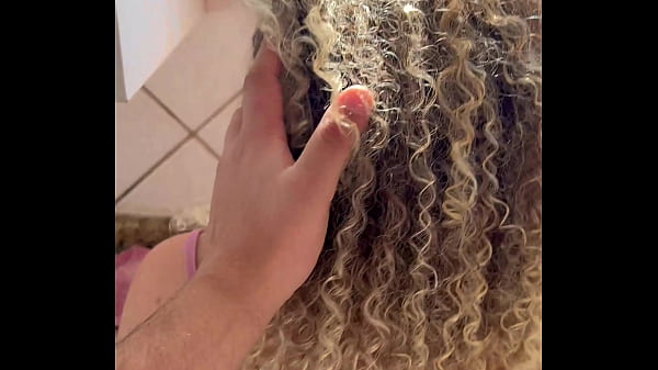 HOT CURLY BLONDE DANCING FUNK IN PJS IN THE KITCHEN
