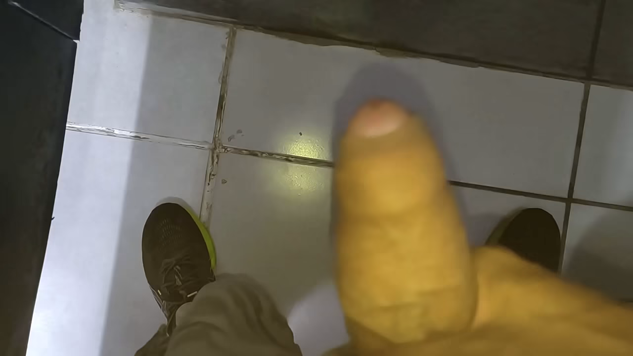 Punheta gostosa do corno pauzudo