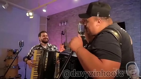 Gordinho fudendo com todo mundo