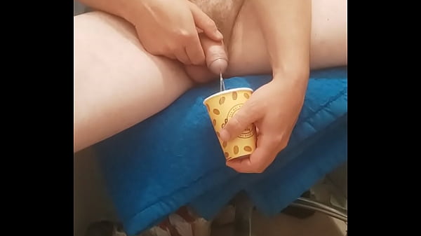 VID 313 Masturbare baut pisat penetrare anala (...