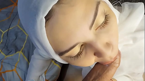 Arab Muslim woman sucks like a pro and asks for more until the end in her face