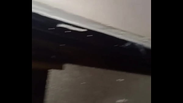 El vecino me solprende en el baño y lo invito a...